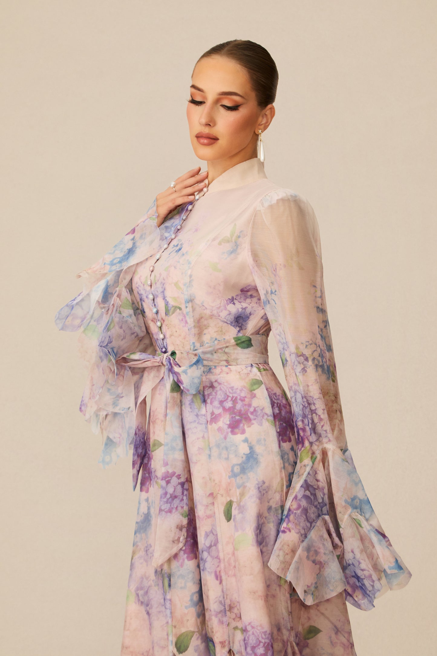 فستان ماكسي بطبعة زهور وأساور مكشكشة