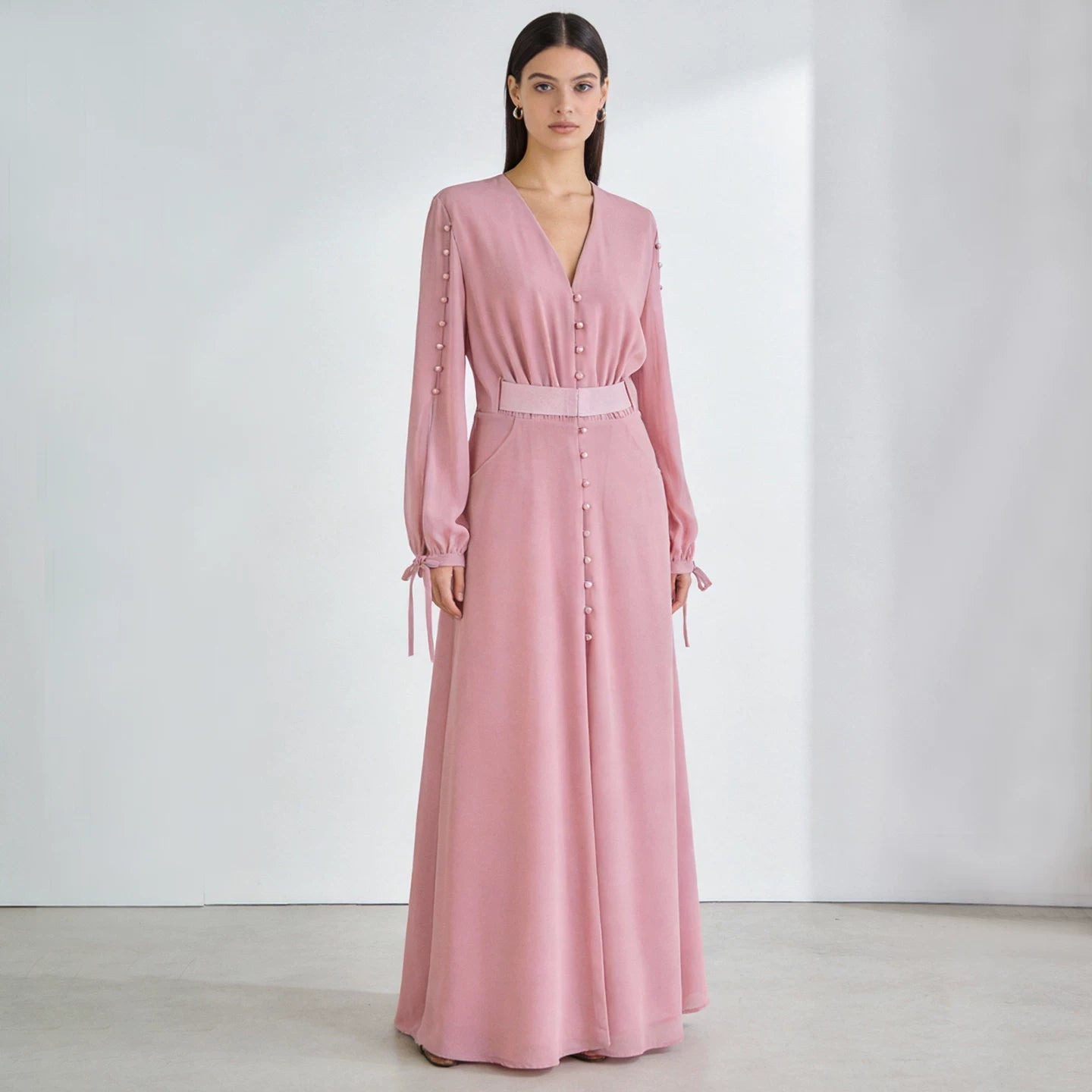 فستان بوليستر وردي مع رباط خصر وإغلاق بأزرار