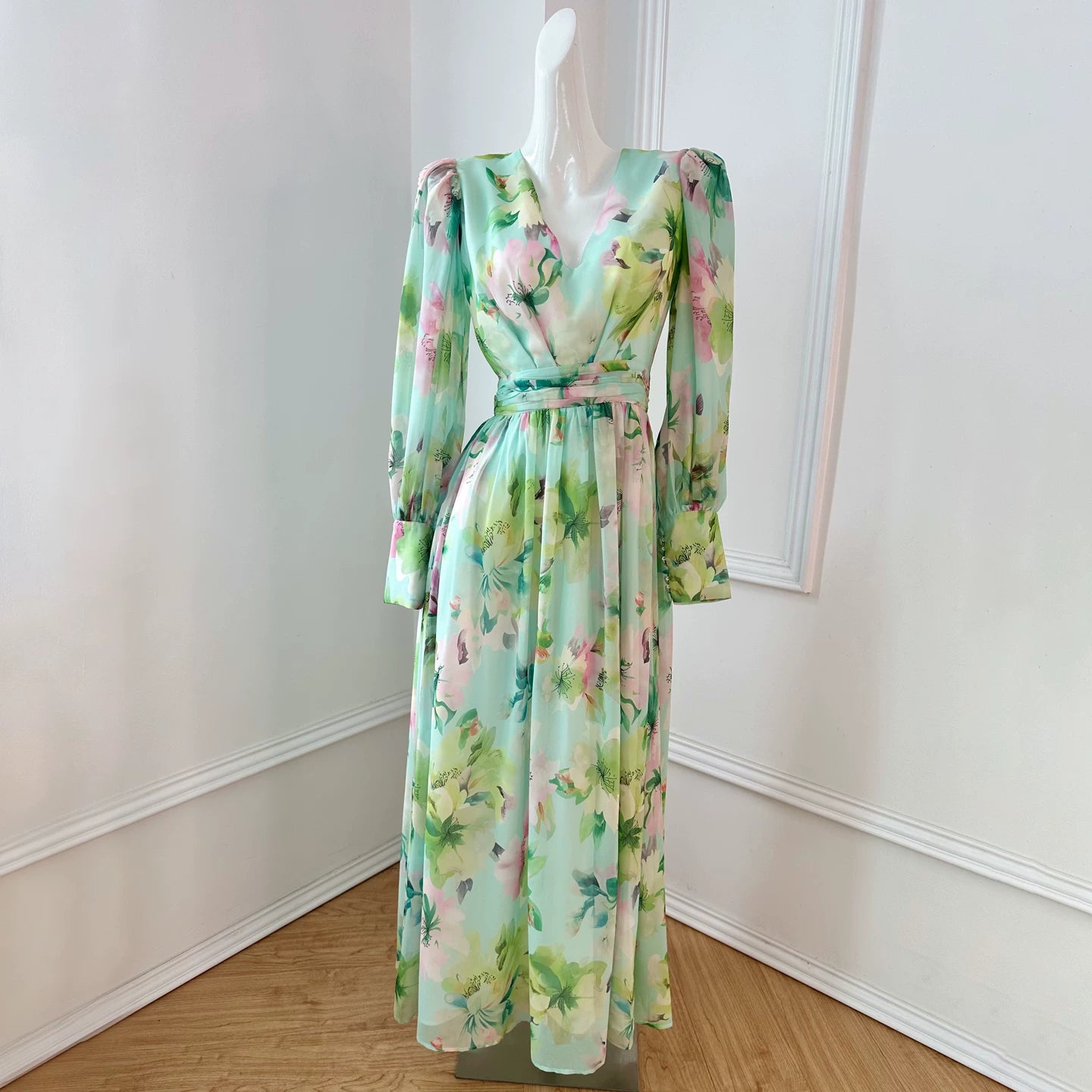 Polyester Green Printed Dress with V-Neck and Lantern Sleeves