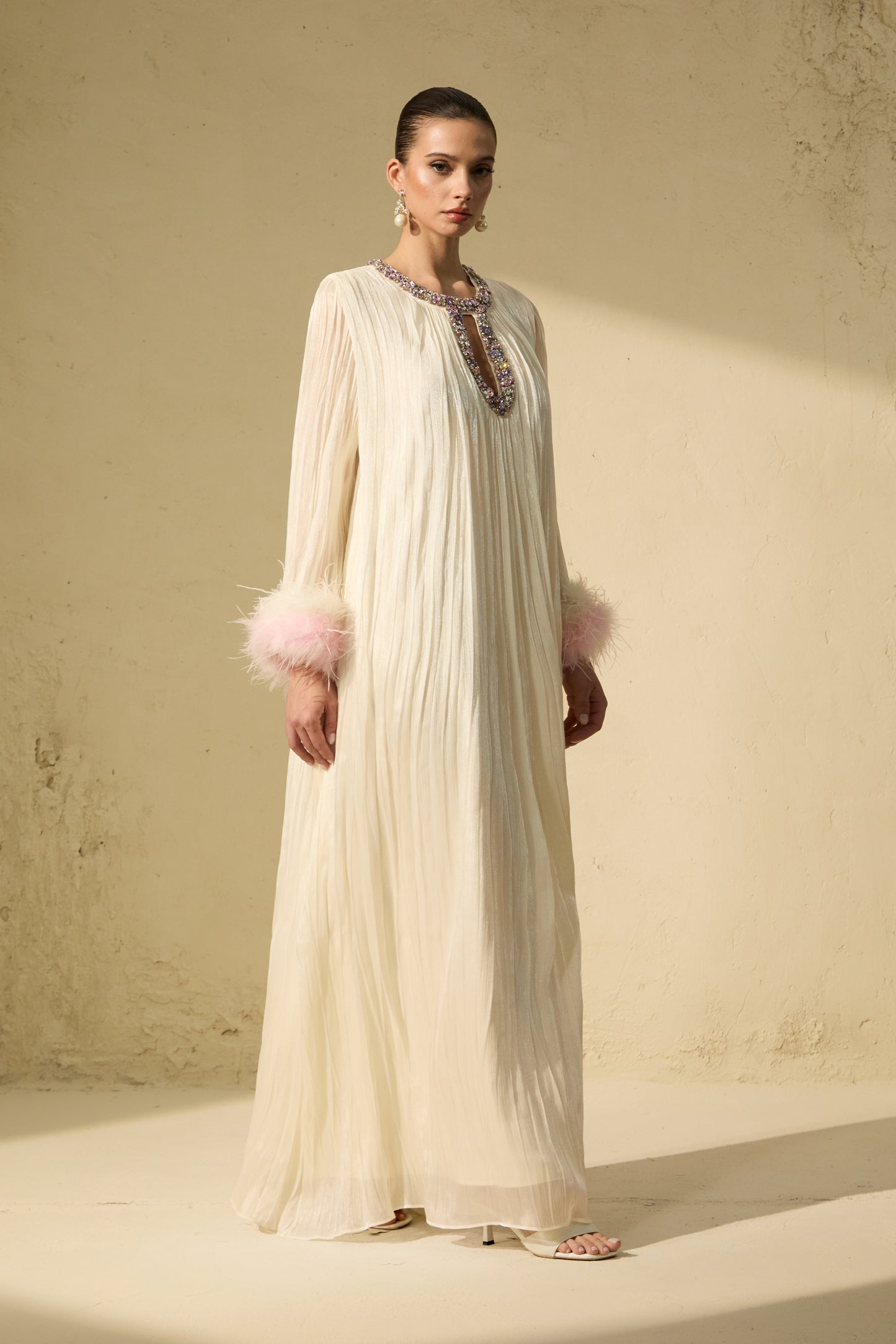 Chic Pink Feathered Cuff Chiffon Maxi Dress