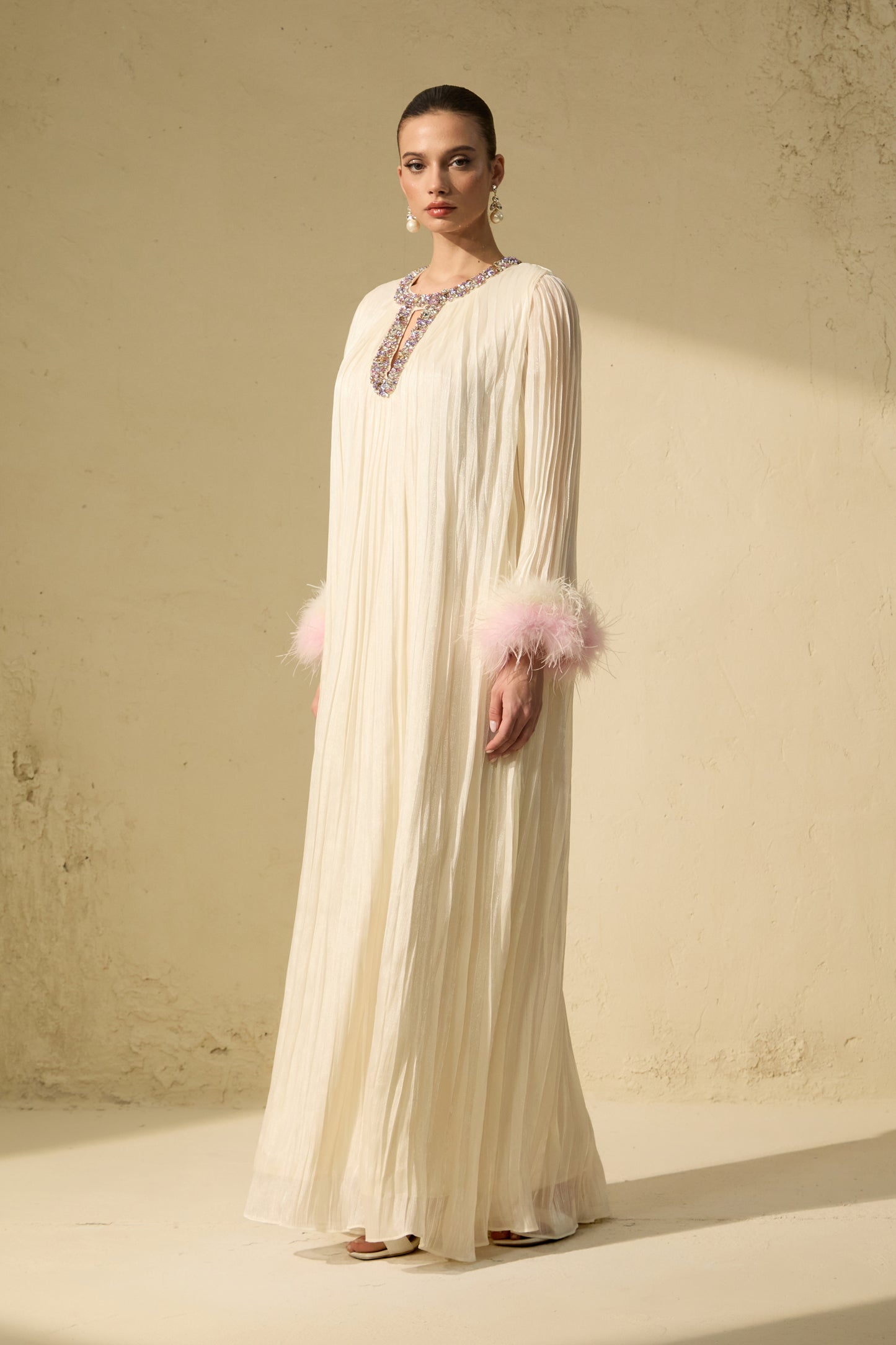Chic Pink Feathered Cuff Chiffon Maxi Dress