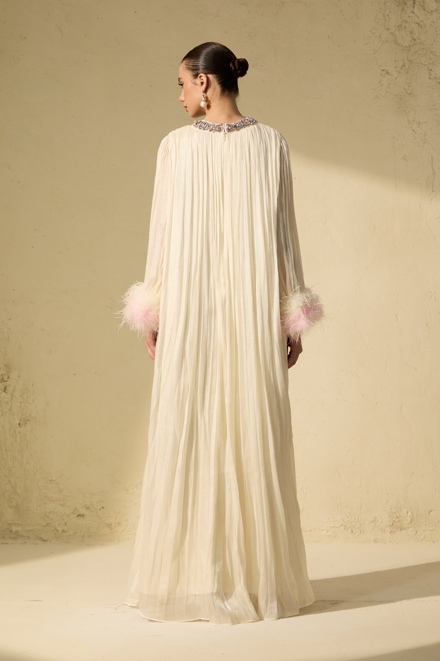 Chic Pink Feathered Cuff Chiffon Maxi Dress