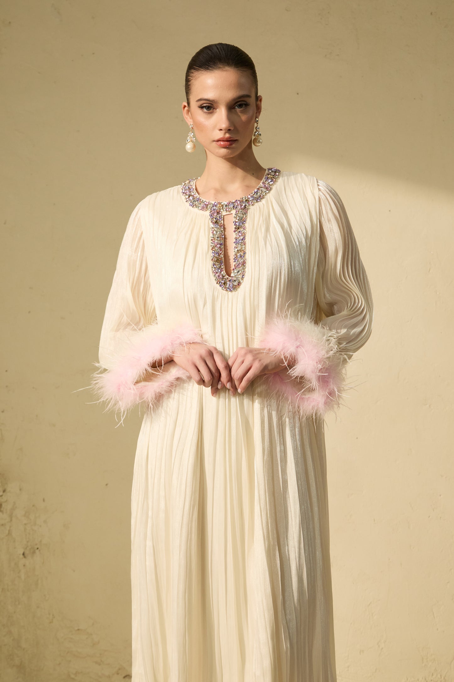 Chic Pink Feathered Cuff Chiffon Maxi Dress