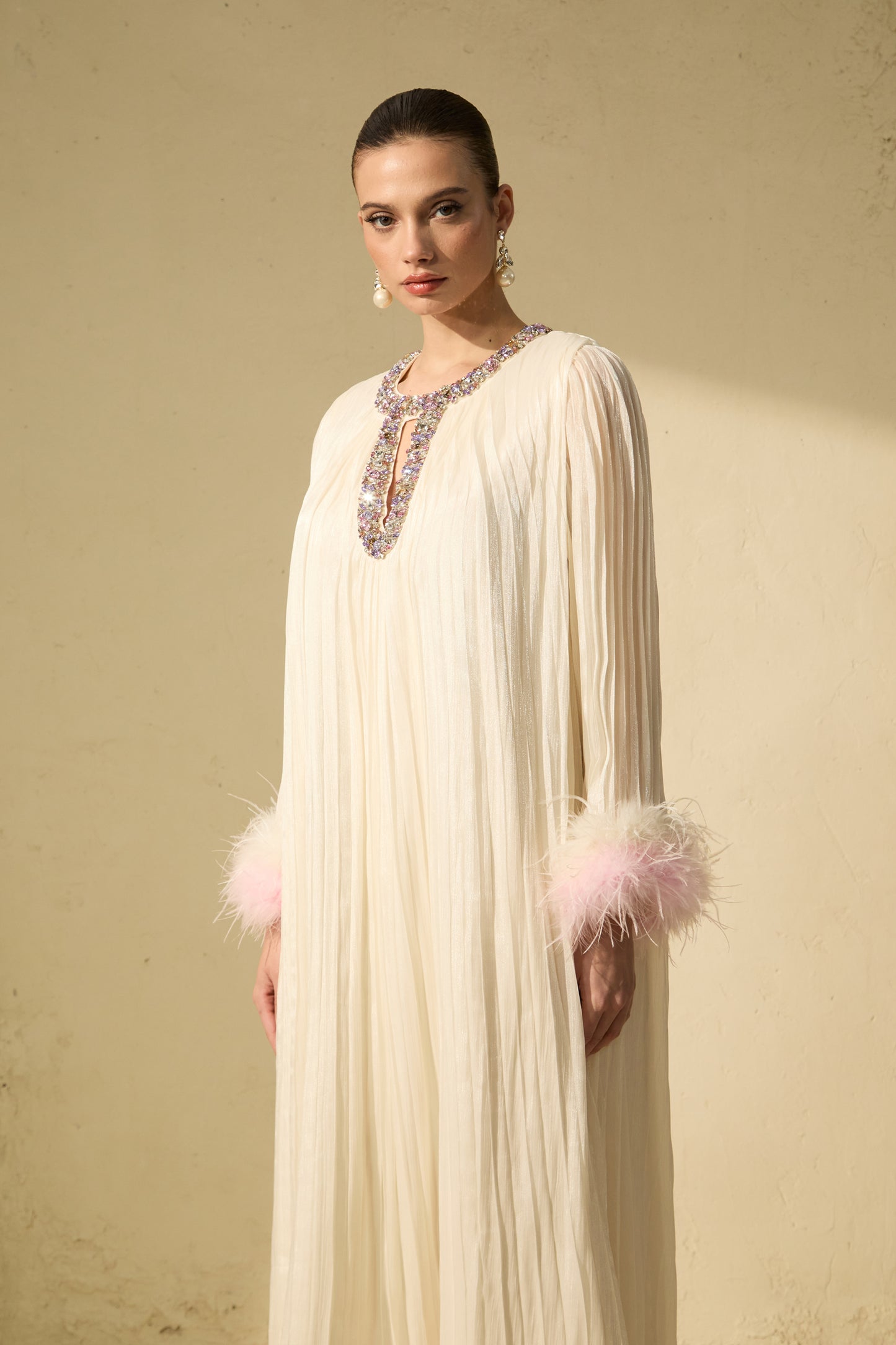 Chic Pink Feathered Cuff Chiffon Maxi Dress