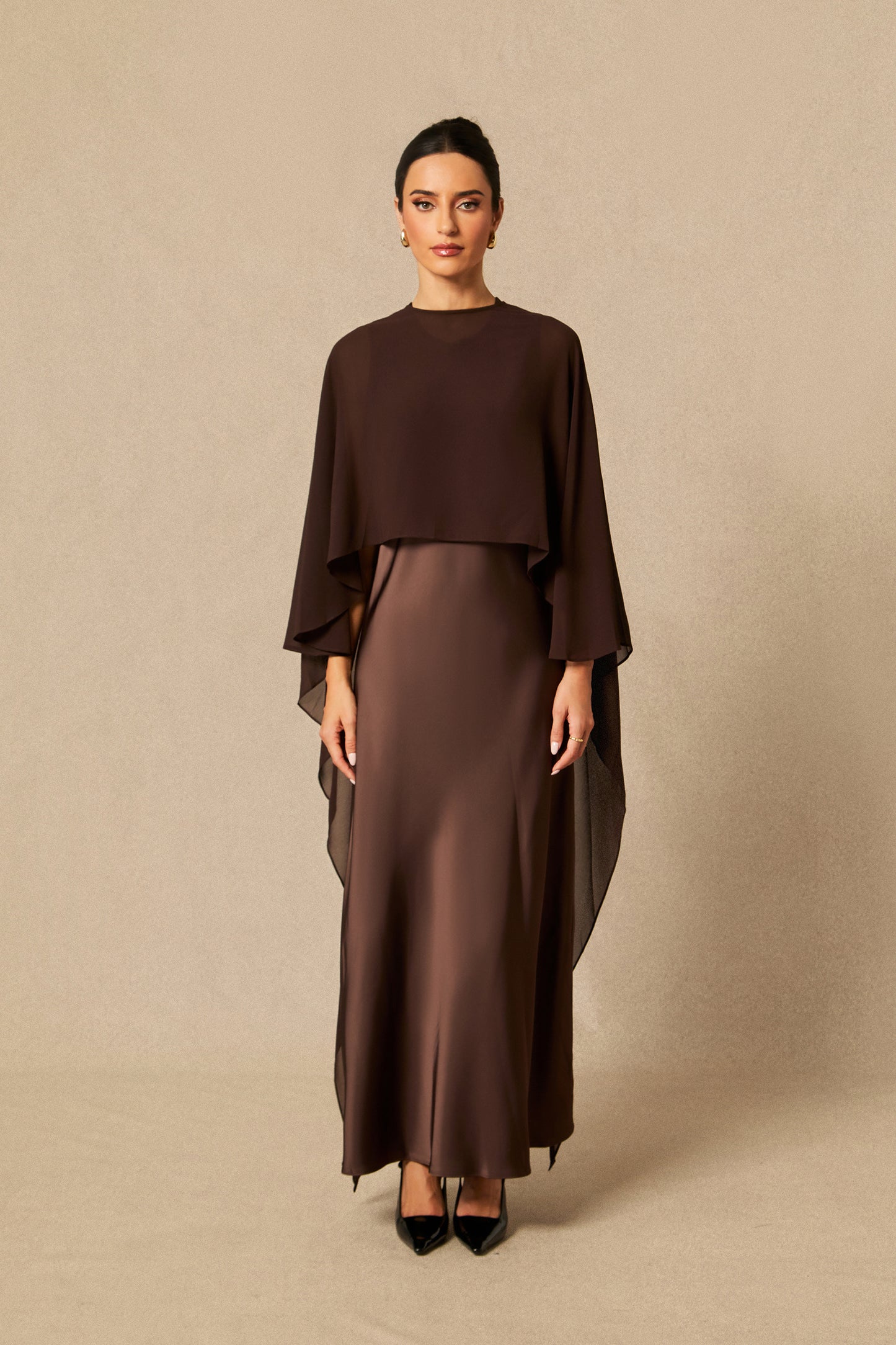 Sophisticated Sleeveless Maxi Dress with Draped Cape