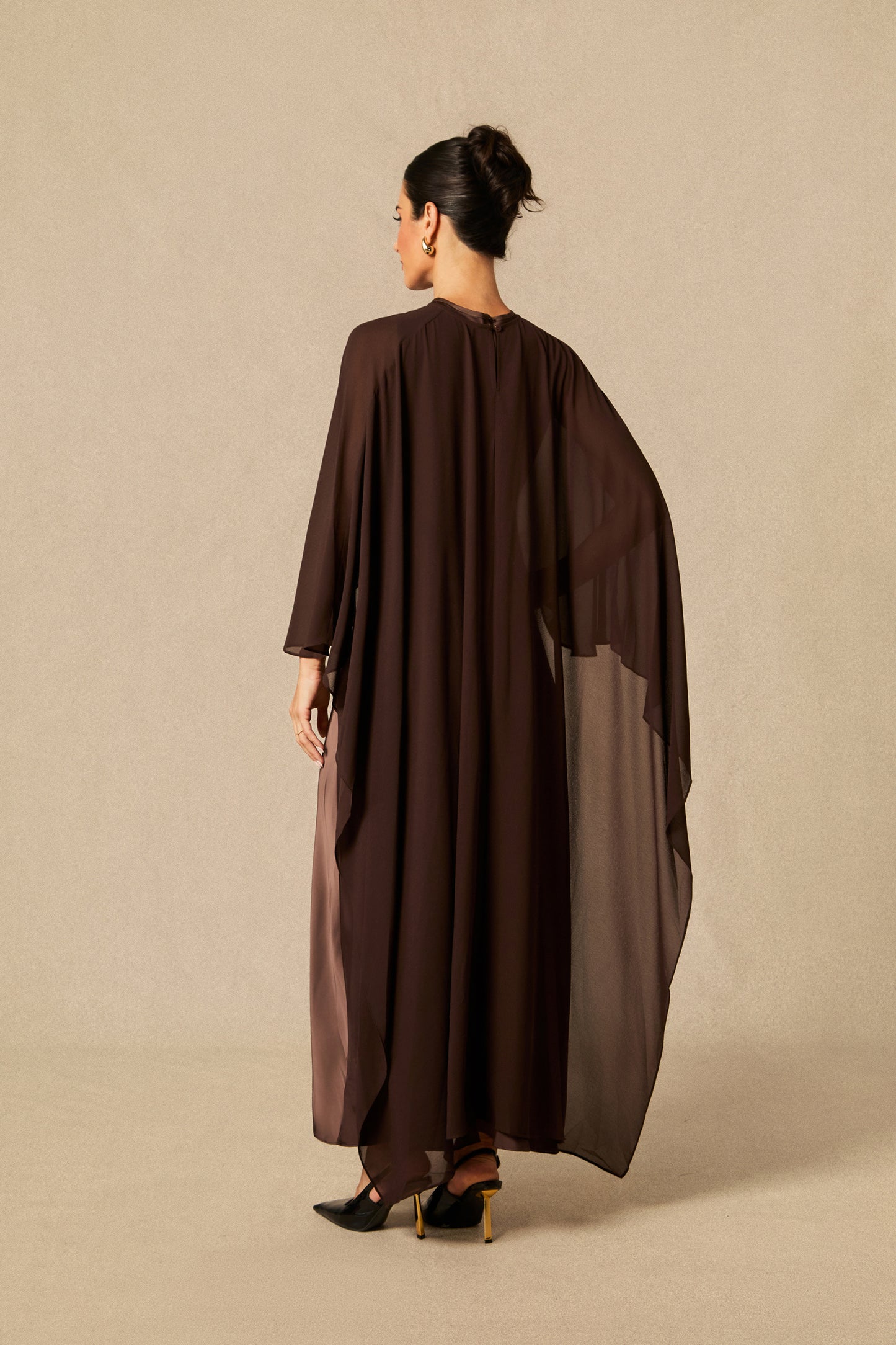 Sophisticated Sleeveless Maxi Dress with Draped Cape
