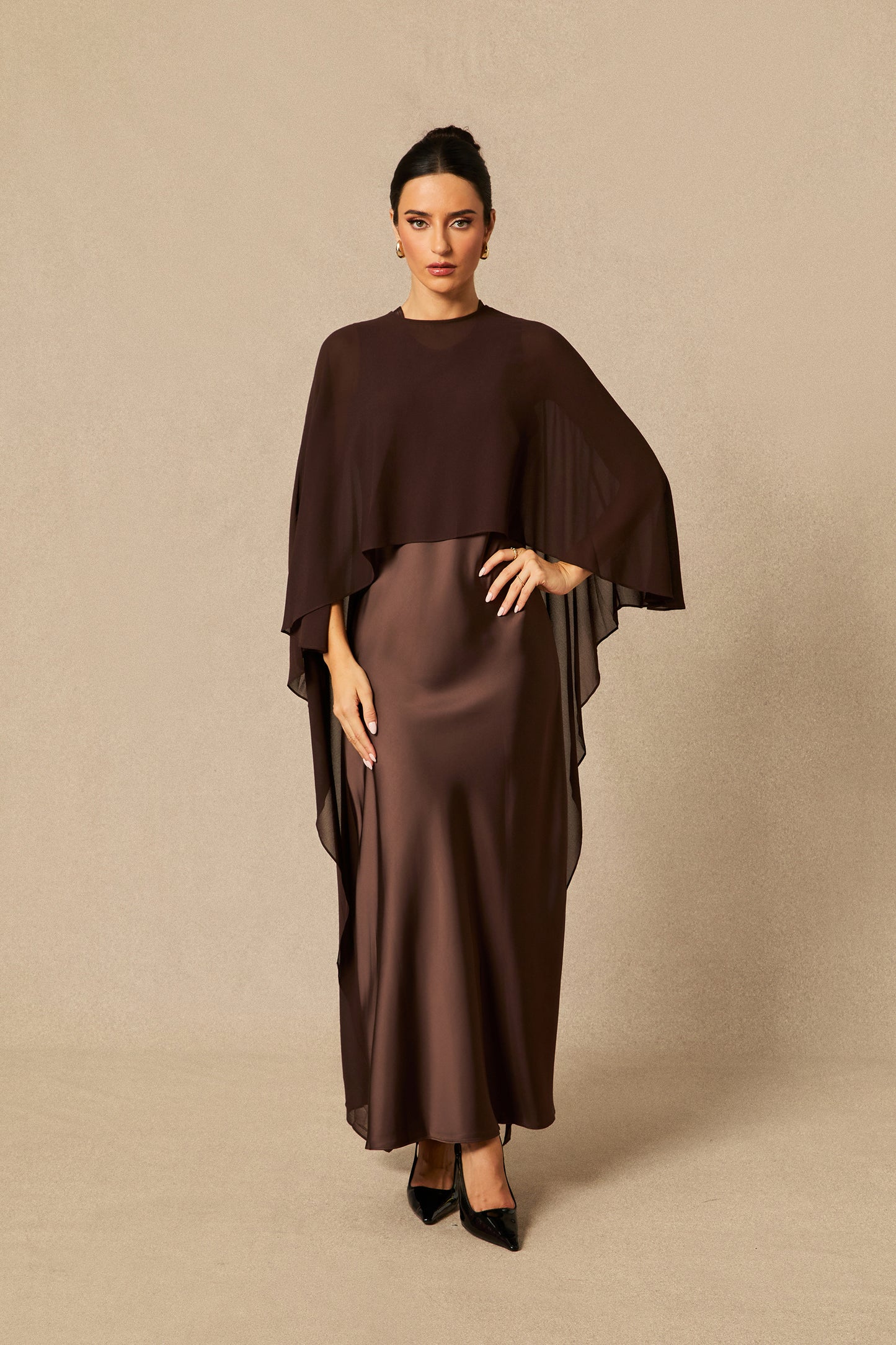 Sophisticated Sleeveless Maxi Dress with Draped Cape