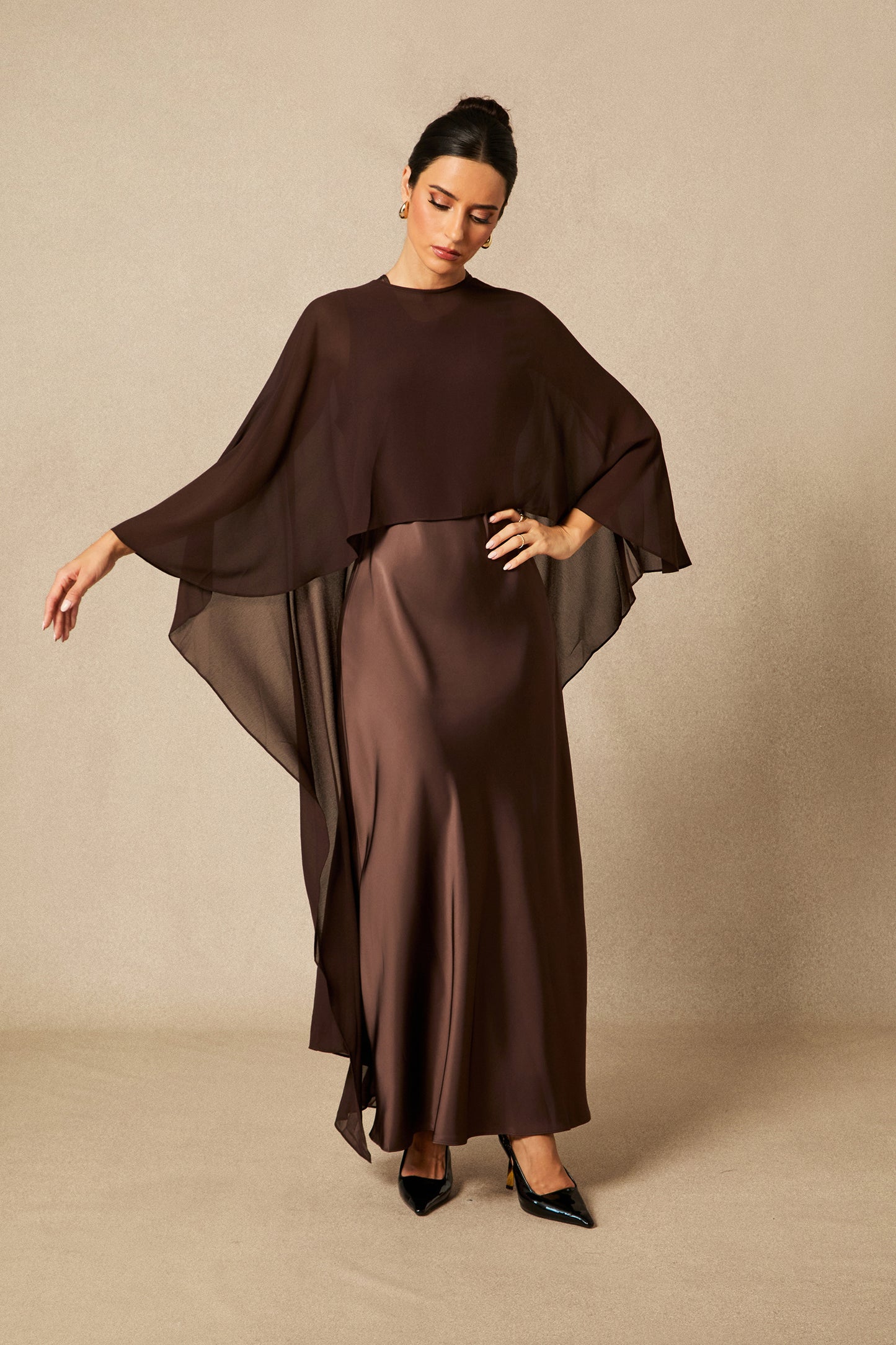 Sophisticated Sleeveless Maxi Dress with Draped Cape