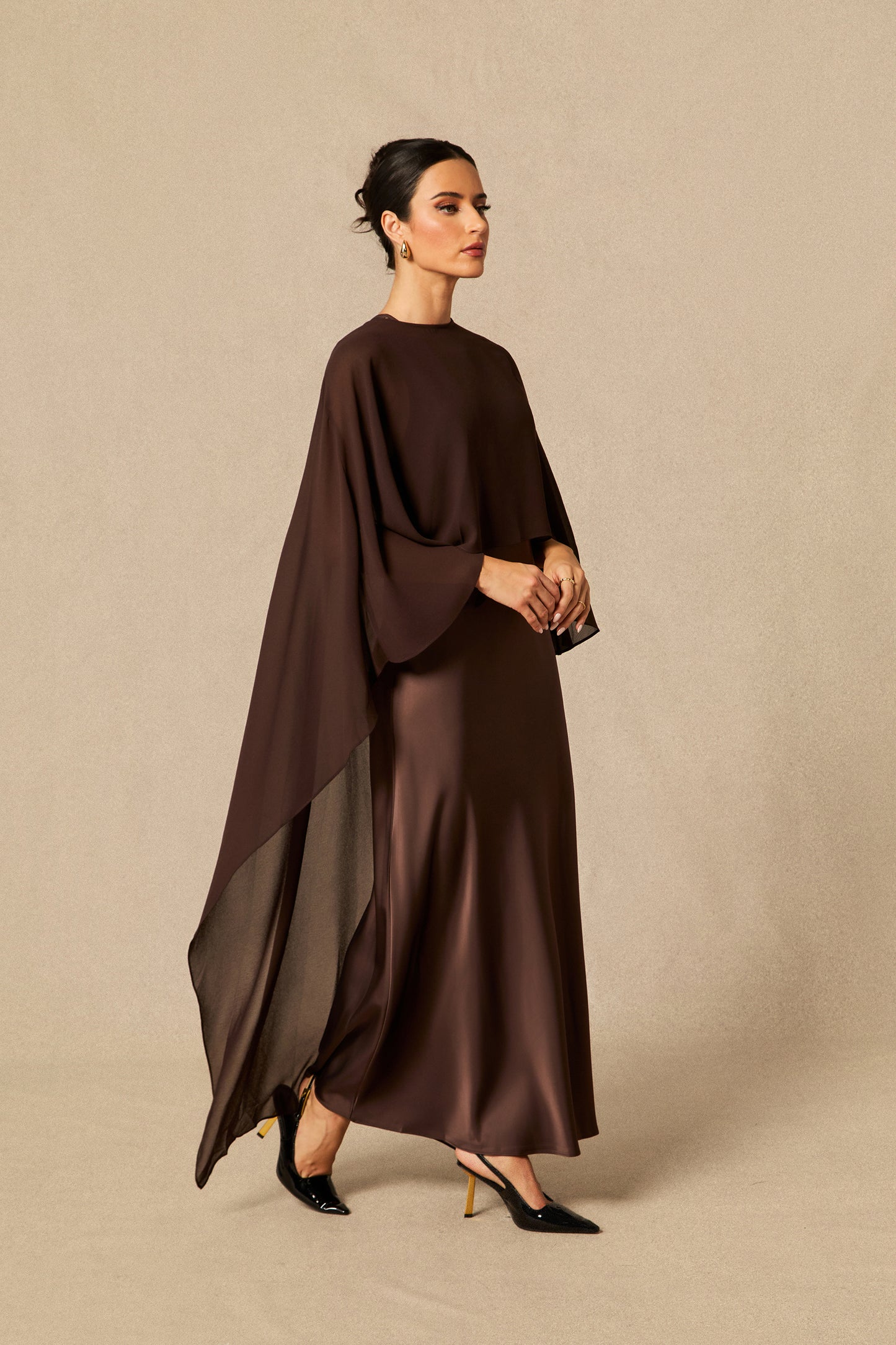 Sophisticated Sleeveless Maxi Dress with Draped Cape