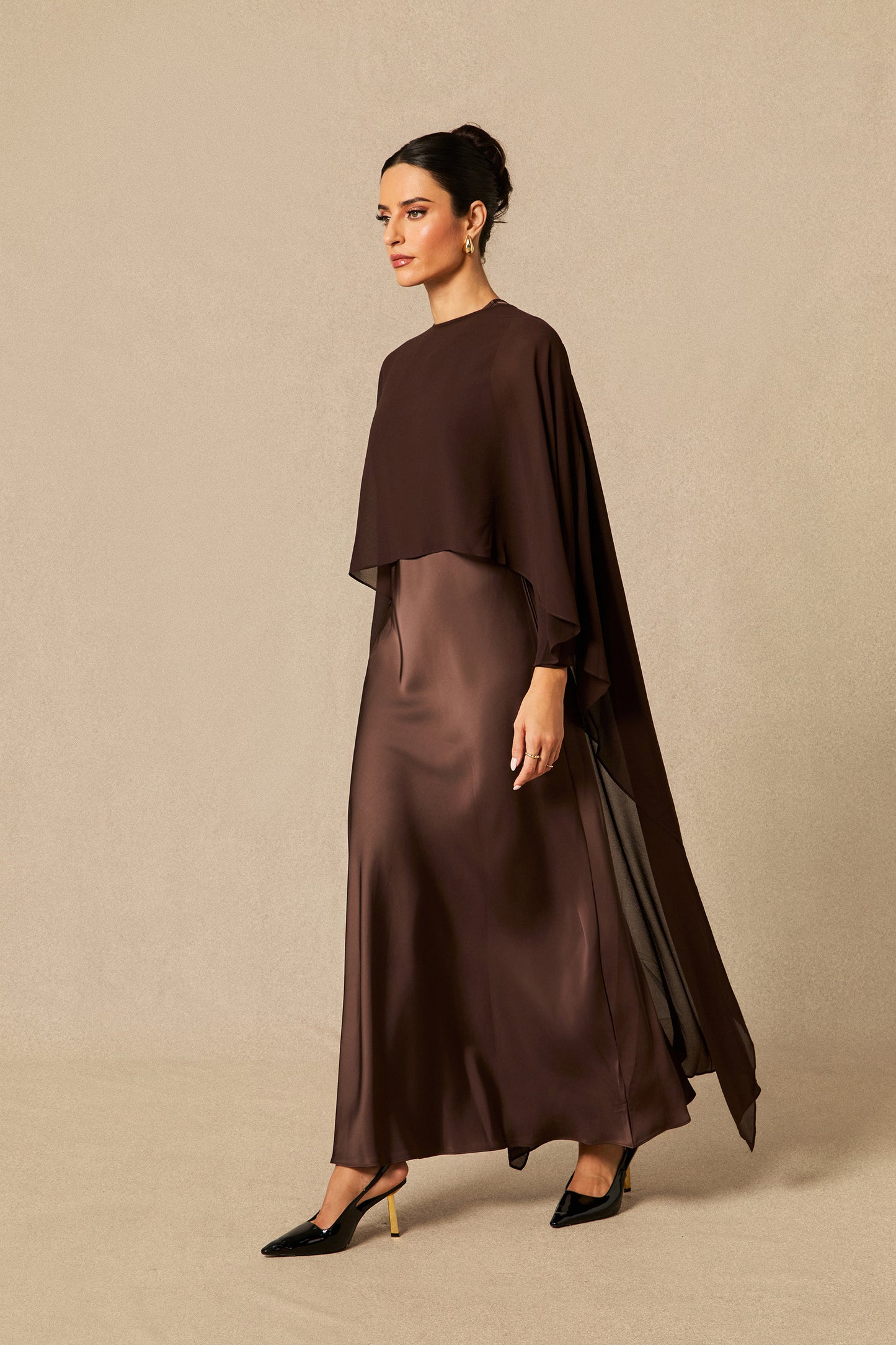 Sophisticated Sleeveless Maxi Dress with Draped Cape