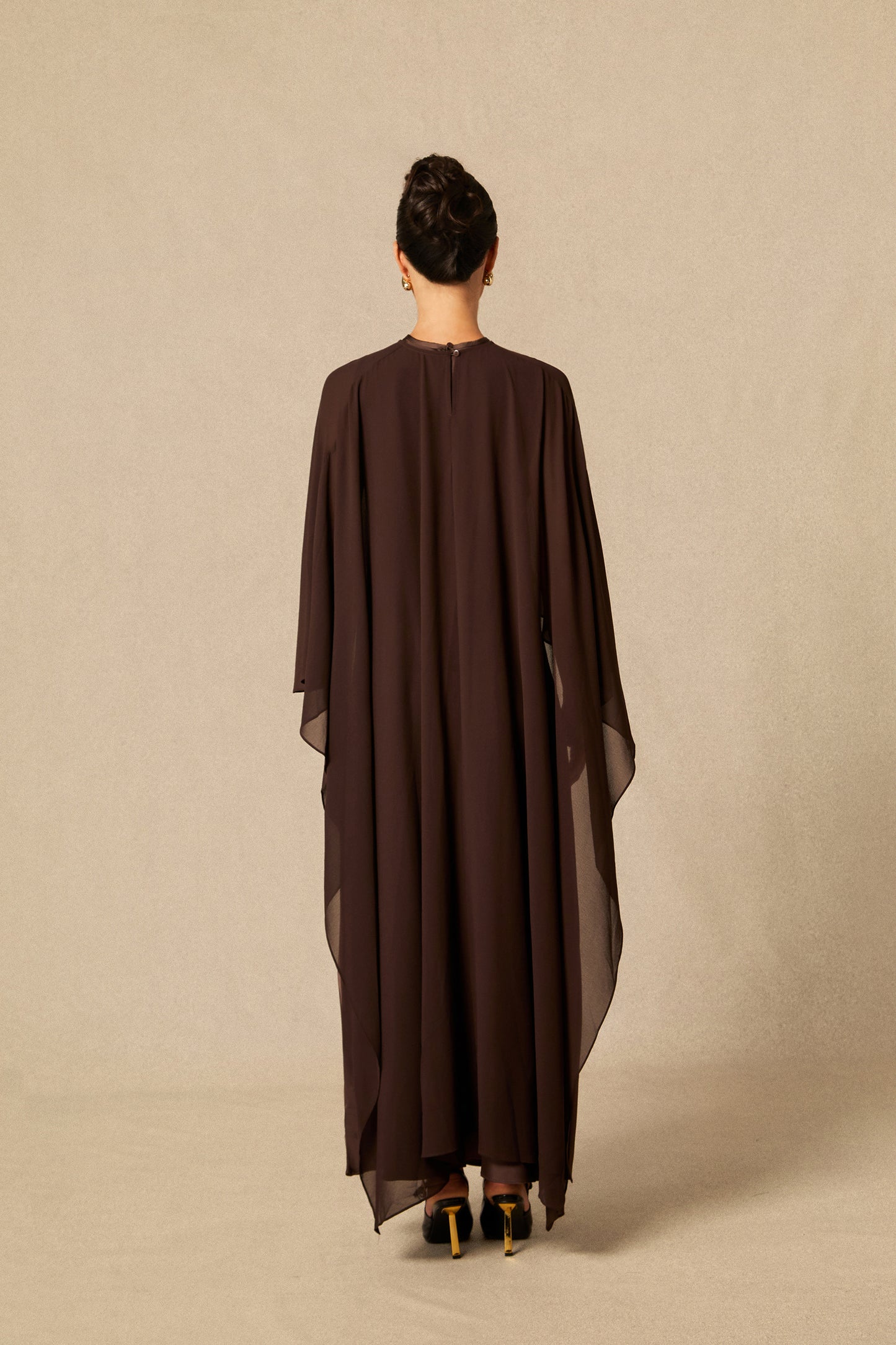 Sophisticated Sleeveless Maxi Dress with Draped Cape