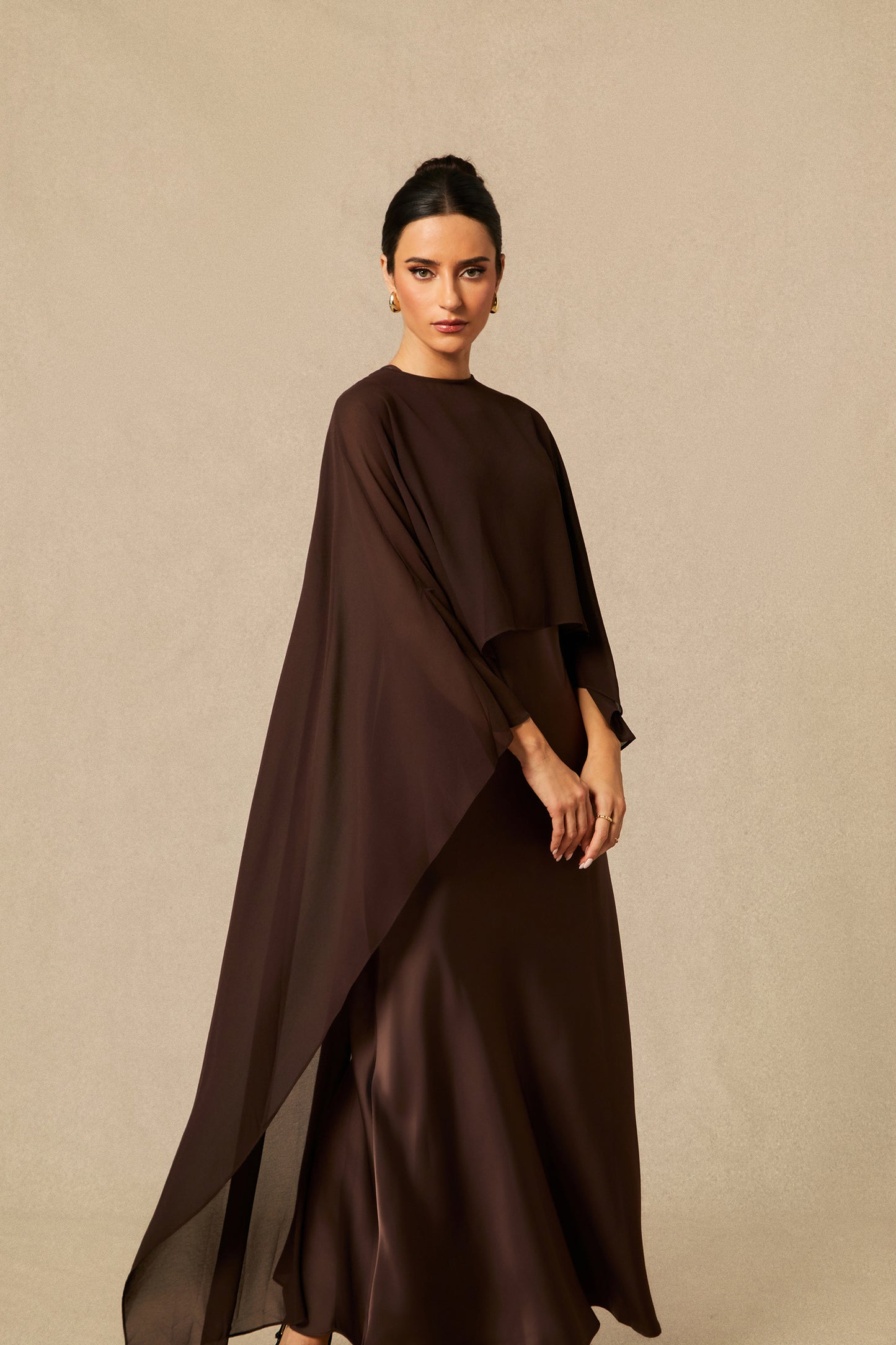 Sophisticated Sleeveless Maxi Dress with Draped Cape