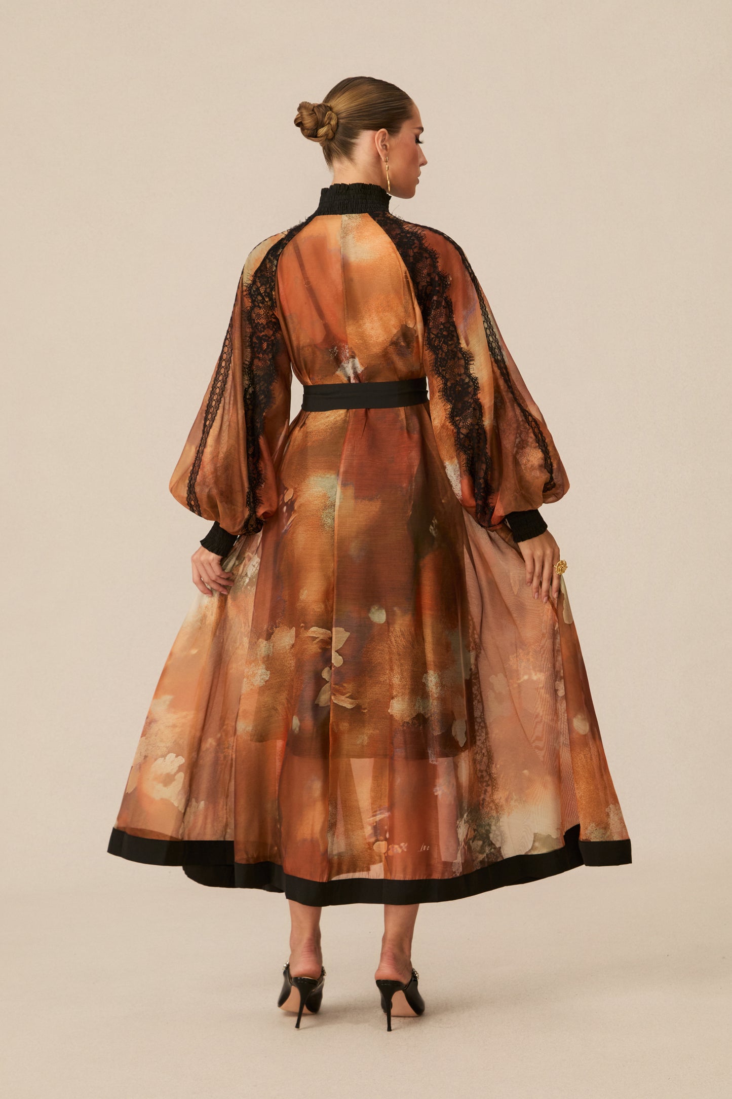 فستان ميدي أنيق بلون برتقالي مزين بالدانتيل