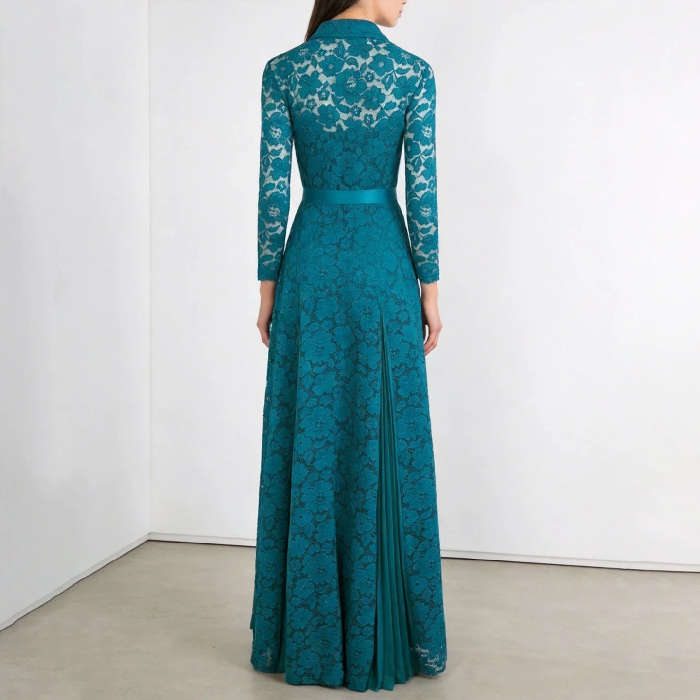 فستان دانتيل بتصميم قطعتين وهمي مع تنورة مطوية ورباط خصر