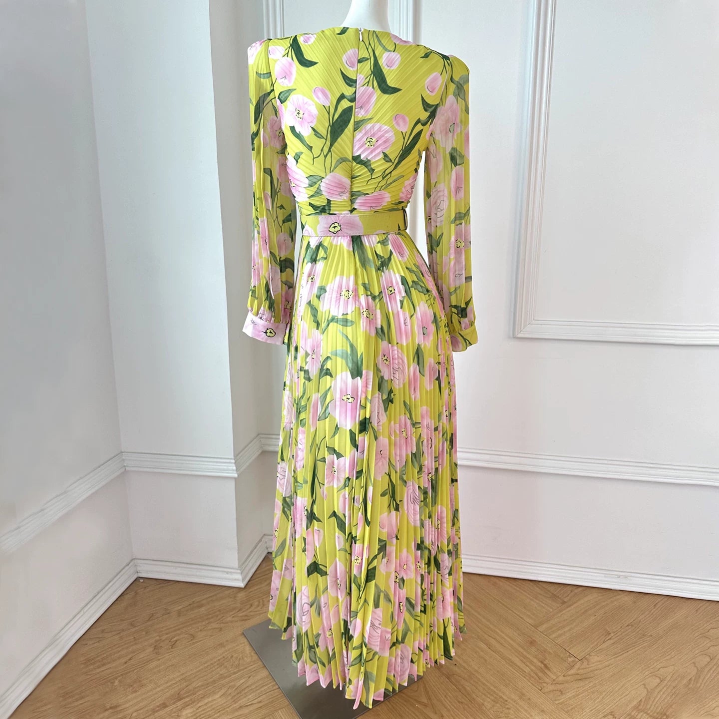 Cotton V-Neck Pleated Dress with Balloon Sleeves