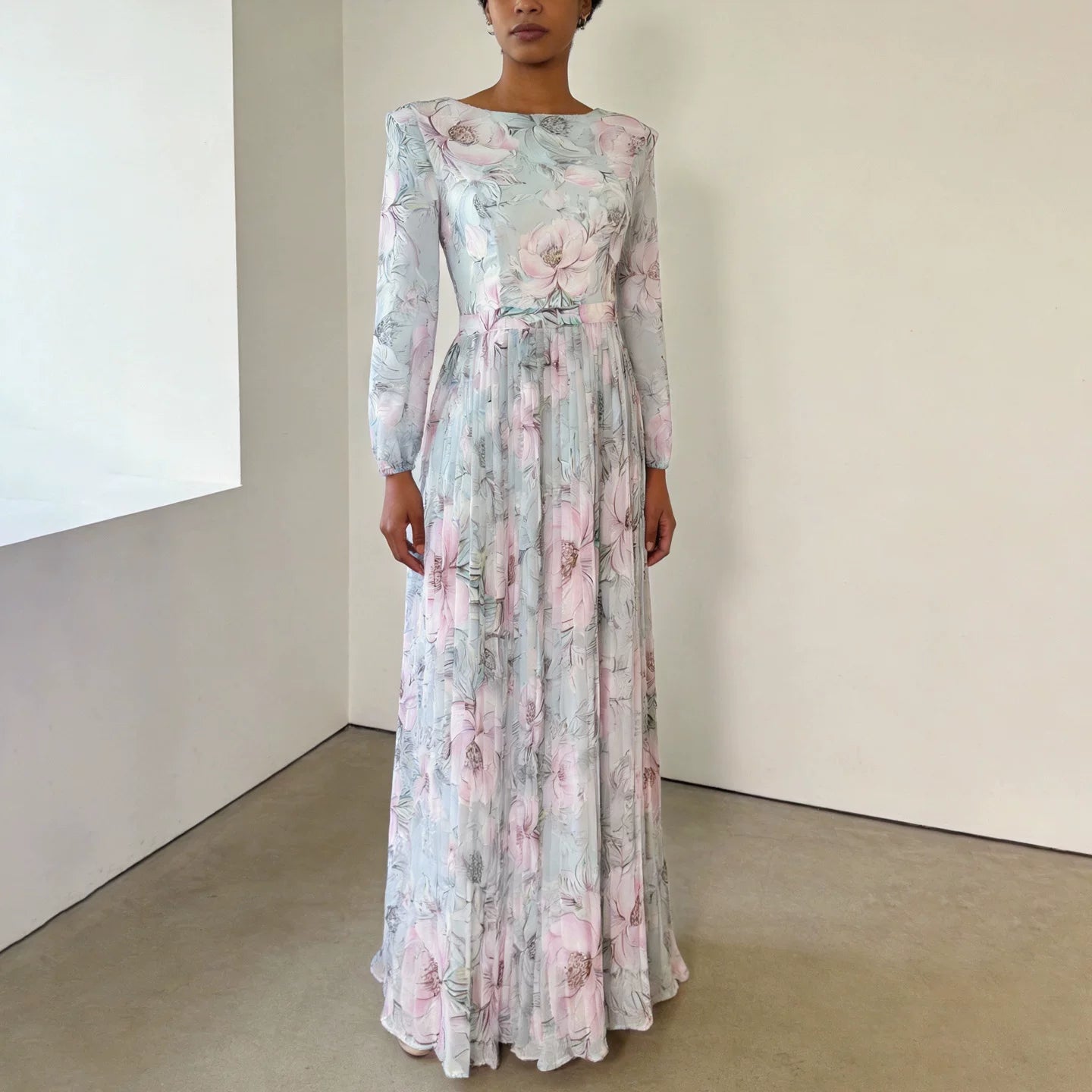 فستان مطبوع من البوليستر بطول الكاحل مع أكمام طويلة