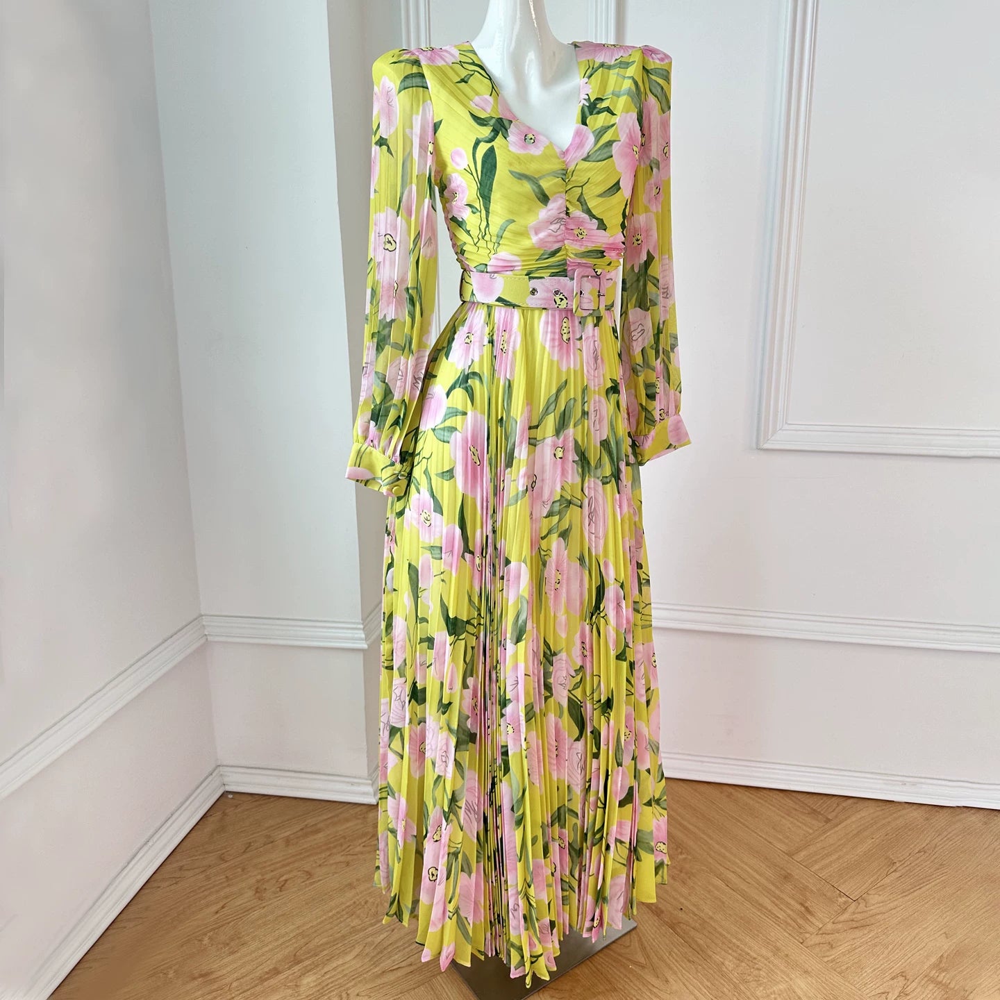 Cotton V-Neck Pleated Dress with Balloon Sleeves